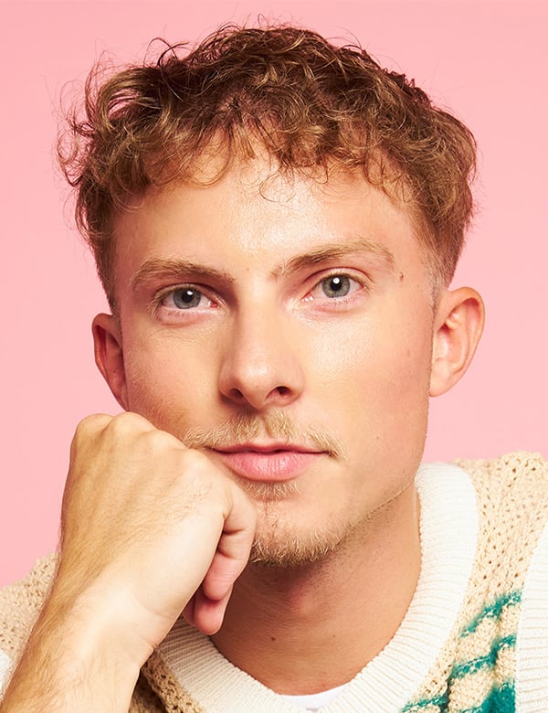 Mannelijk model met bruin haar jay