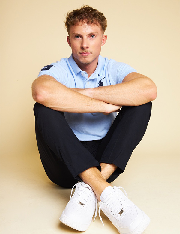 Mannelijk model met bruin haar Jay