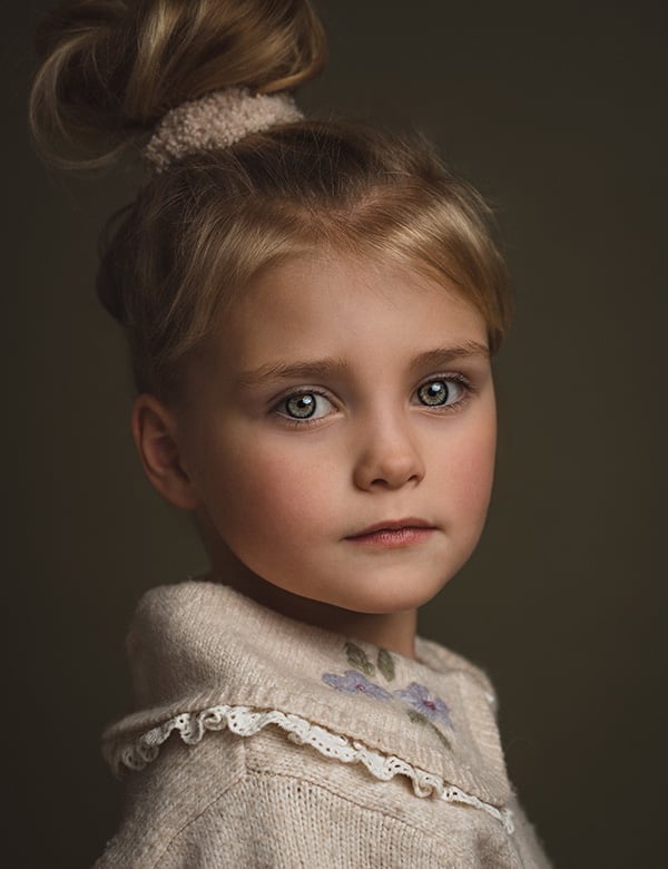 Kinderlijk model met blond haar Kate V.