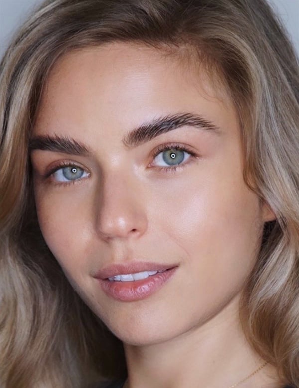 Vrouwelijk model met blond haar Tiffany
