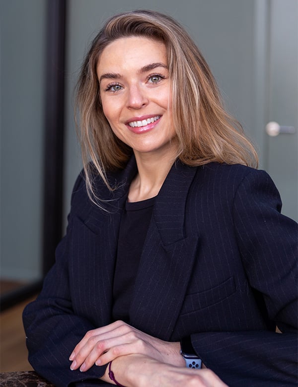 Vrouwelijk model met blond haar Tiffany