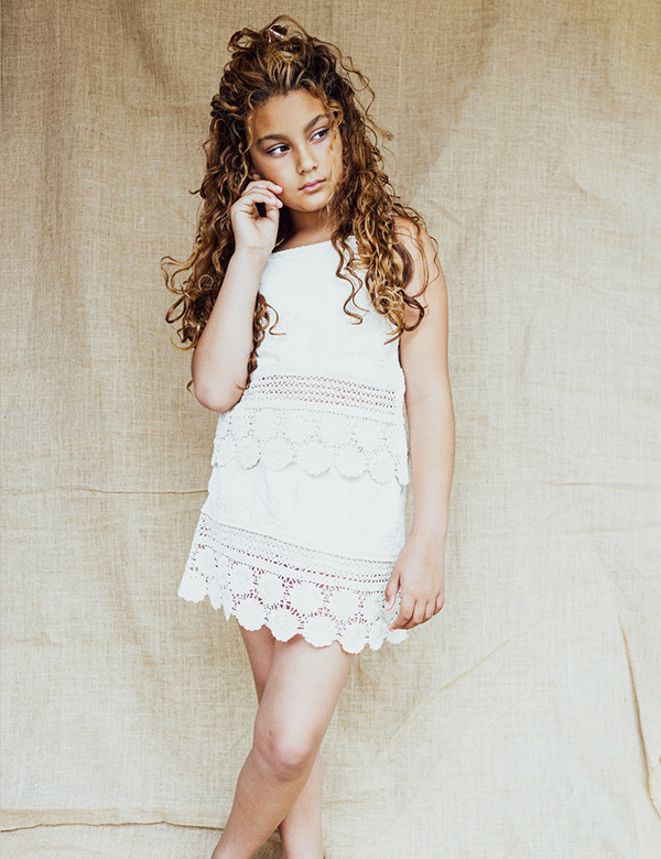 Kindermodel met lang krullend haar Ariana P.