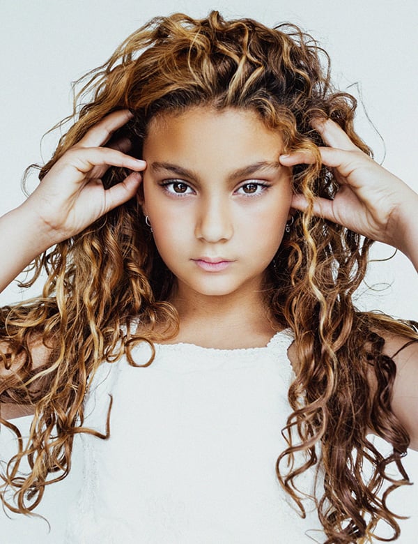 Kindermodel met lang krullend haar Ariana P.