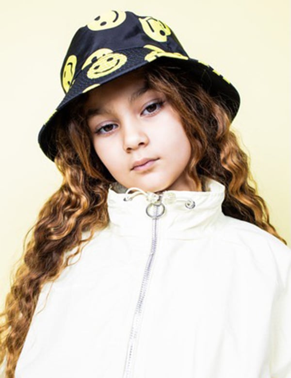 Kindermodel met roodbruin haar Ariana