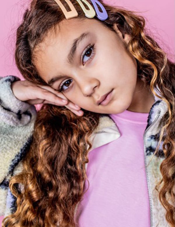 Kindermodel met roodbruin haar Ariana