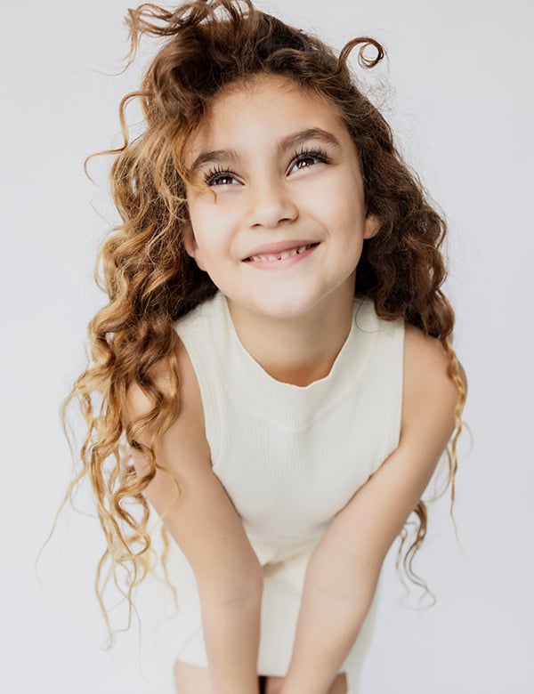 Kindermodel met roodbruin haar Ariana