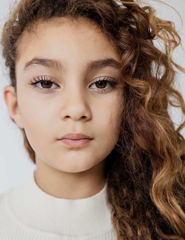 Kindermodel met roodbruin haar Ariana