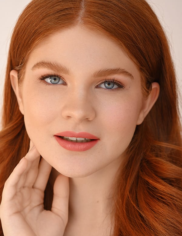 Vrouwelijk model met rood haar Chloé