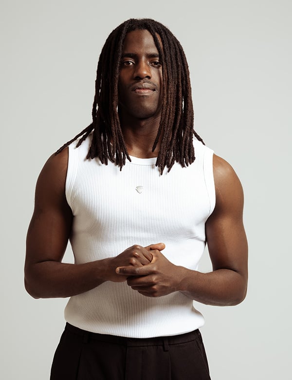 Mannelijk model met donkere huid Denzel