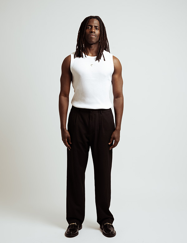 Mannelijk model met donkere huid Denzel