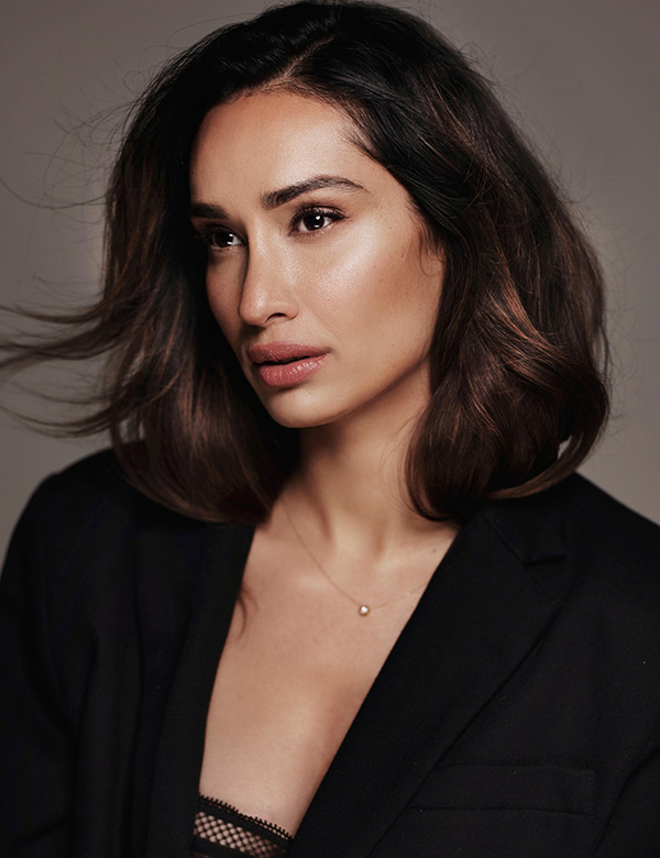 Vrouwelijk model met bruin haar Hasret
