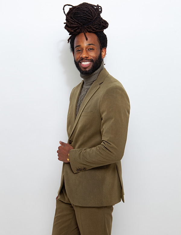 Mannelijke model met kroes haar Jamail