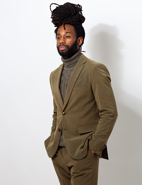 Mannelijke model met kroes haar Jamail