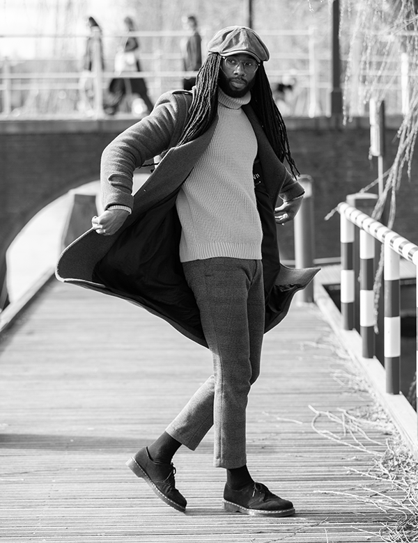 Mannelijk model met donkerbruin haar Jamail