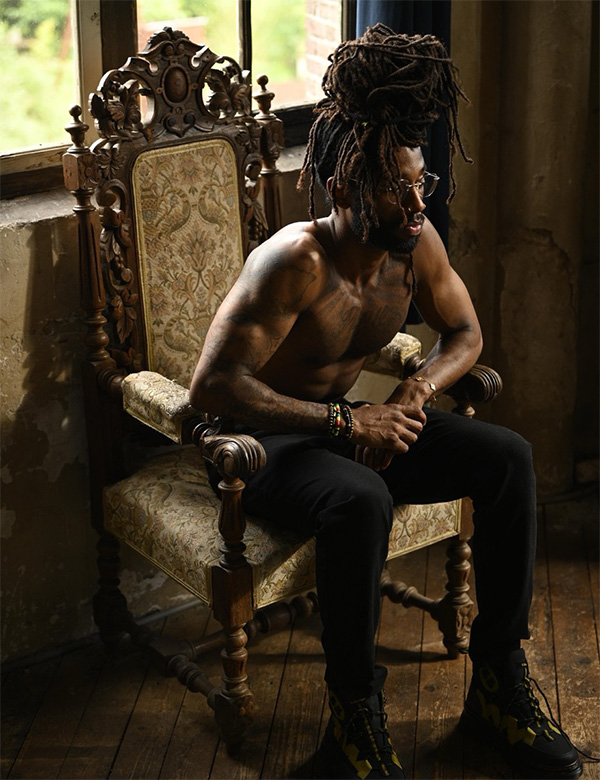 Mannelijk model bruin haar Jamail