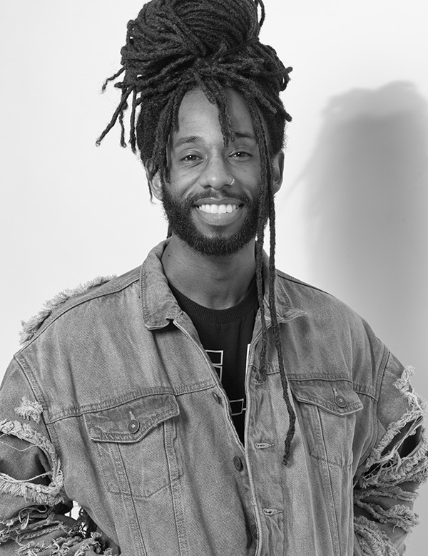 Mannelijke model met kroes haar Jamail