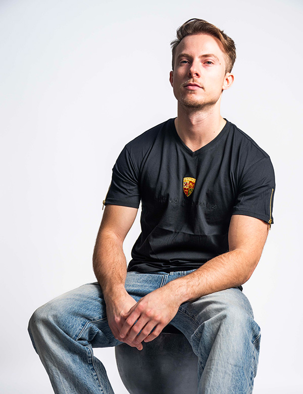 Mannelijk model met donkerblond haar Jay S.