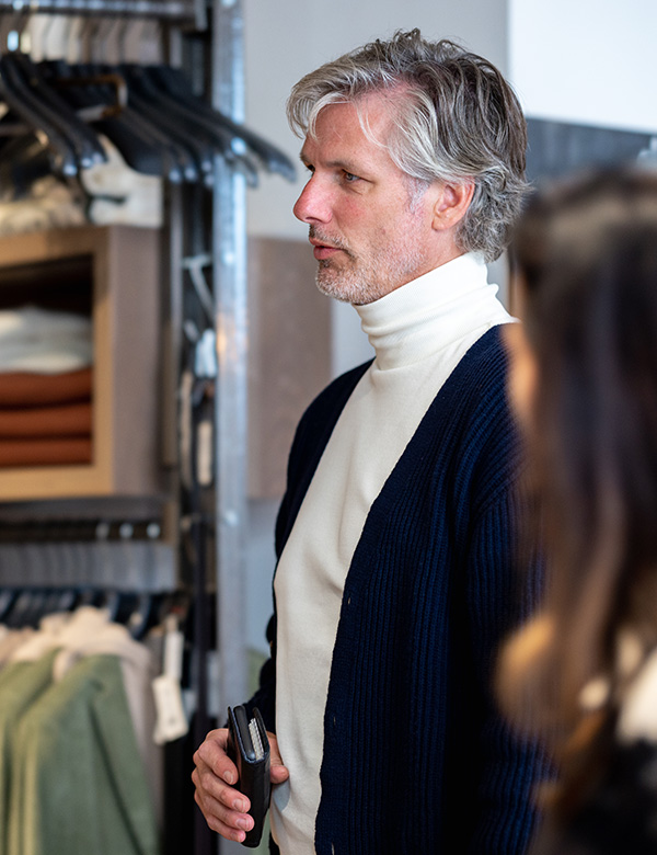 Mannelijk model met grijs haar John P.