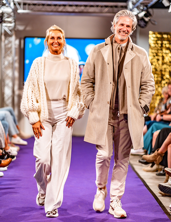 Mannelijk model met grijs haar John P.
