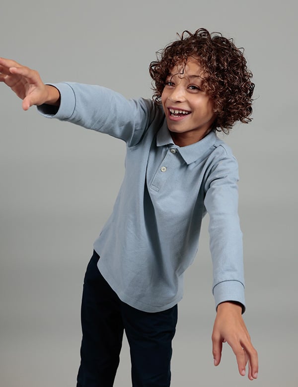 Kindermodel met bruine krullen Julian