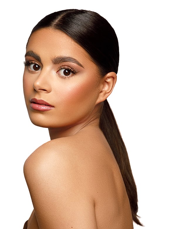 Vrouwelijk model met donkerbruin haar Juul M.