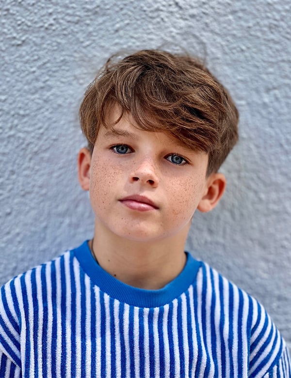 Kindermodel met bruin haar Mees