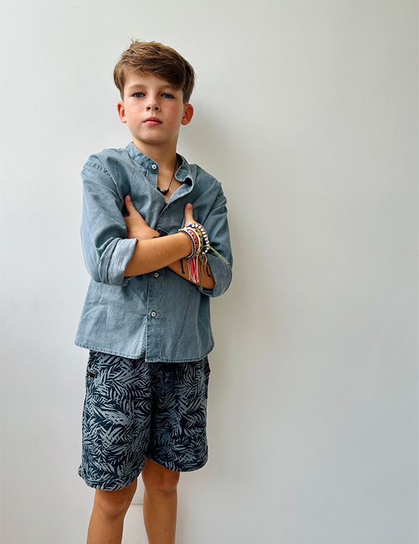 Kindermodel met bruin haar Mees
