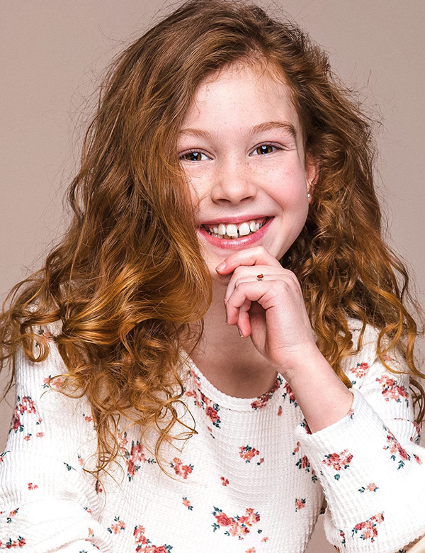 Kindermodel met roodbruin haar Ariana