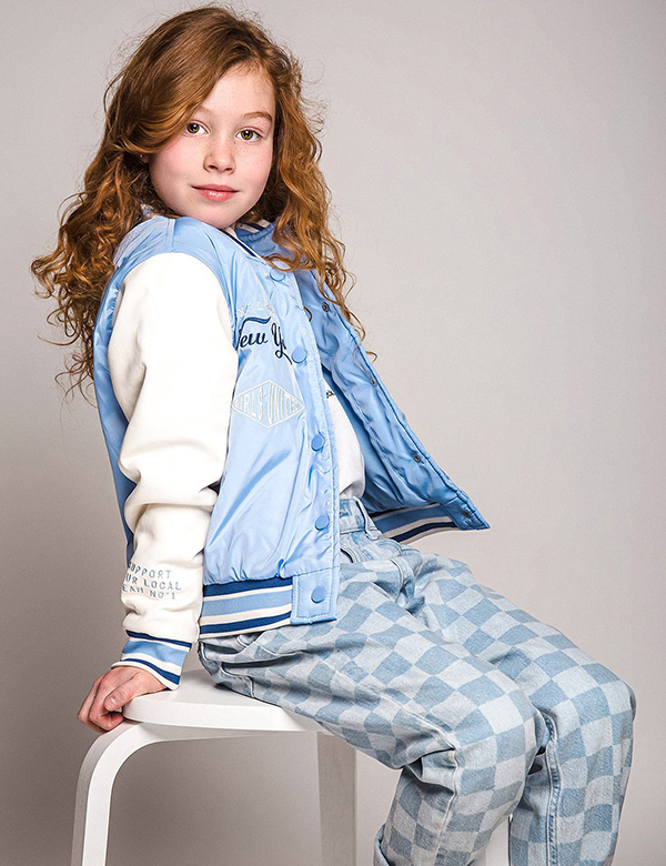 Kindermodel met roodbruin haar Ariana