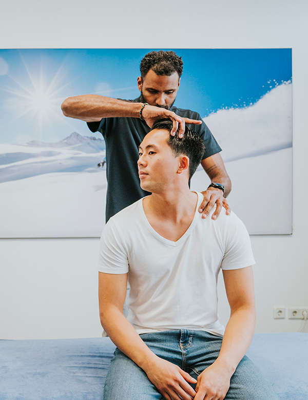 Mannelijk model met kort zwart haar Richard W.