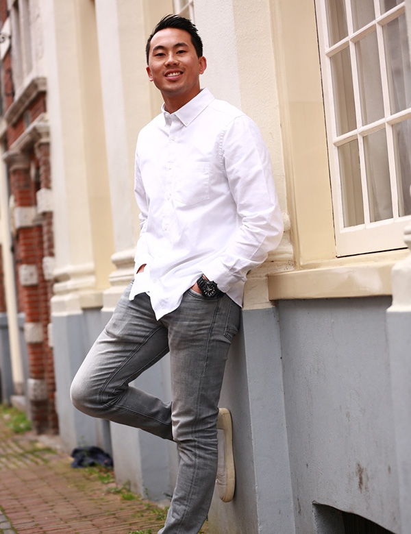 Mannelijk model met kort zwart haar Richard W.