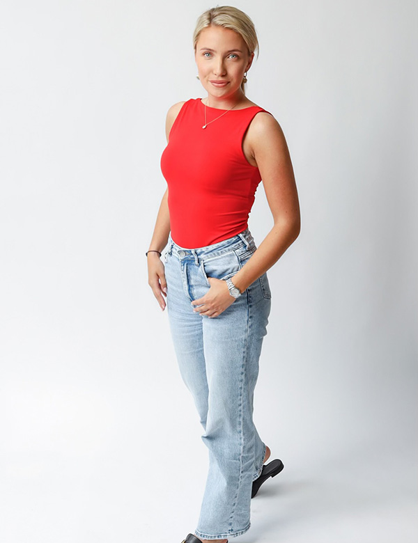 Vrouwelijk model met blond haar Rosalie