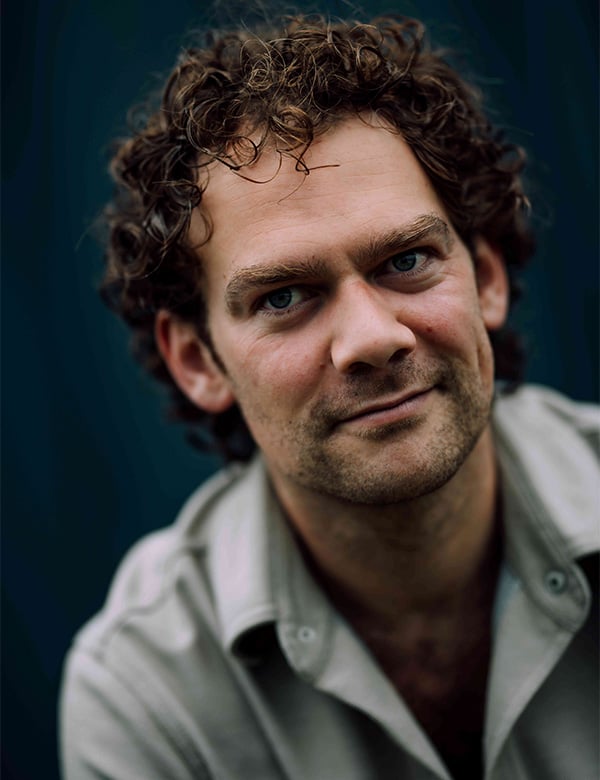 Mannelijk model met bruin haar Steef
