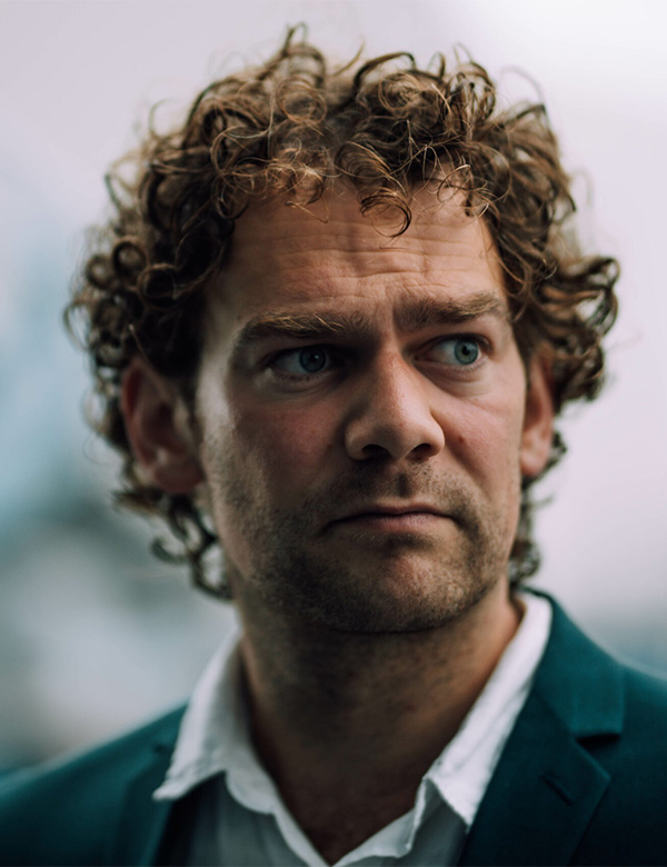 Mannelijk model met bruin haar Steef
