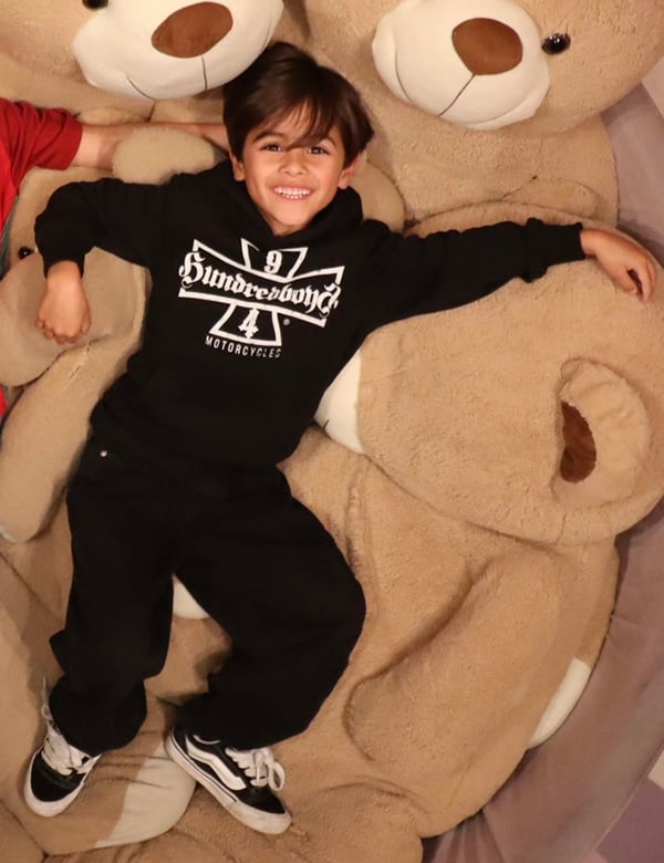 Kindermodel met zwart haar Ace