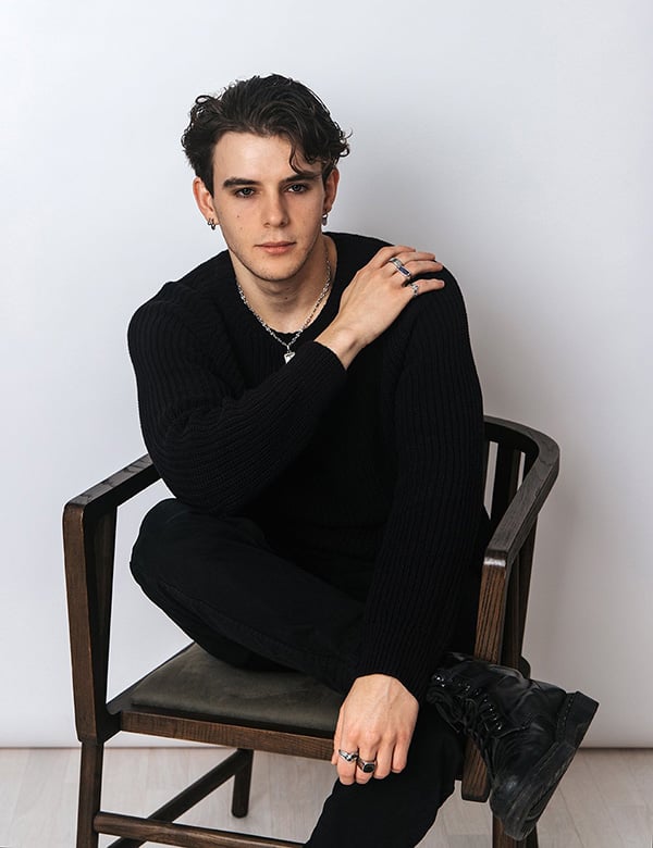 Mannelijk model met bruin haar Ibrahim