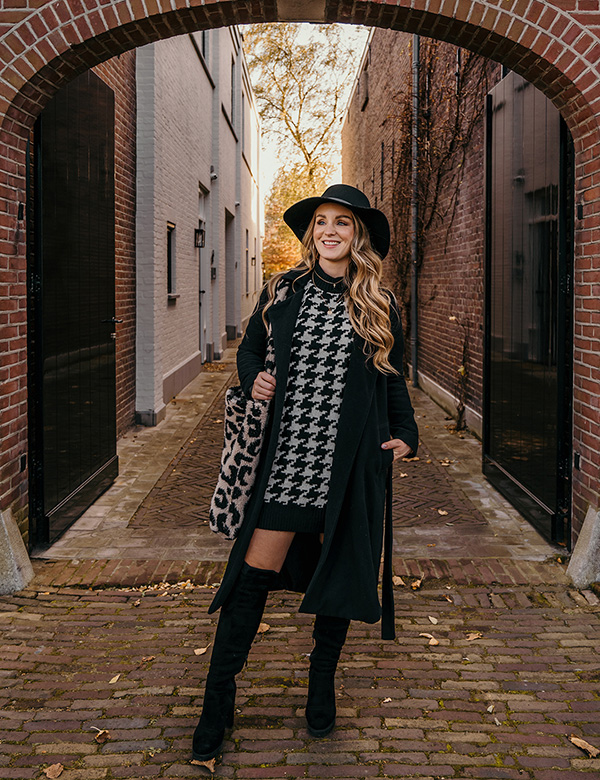 Vrouwelijk model met blond haar Kirsten