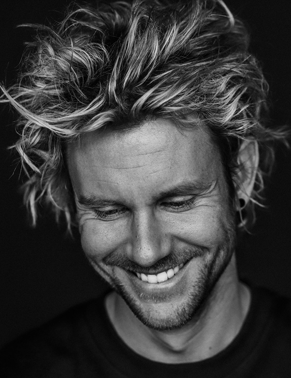Mannelijk model met blond haar Koen