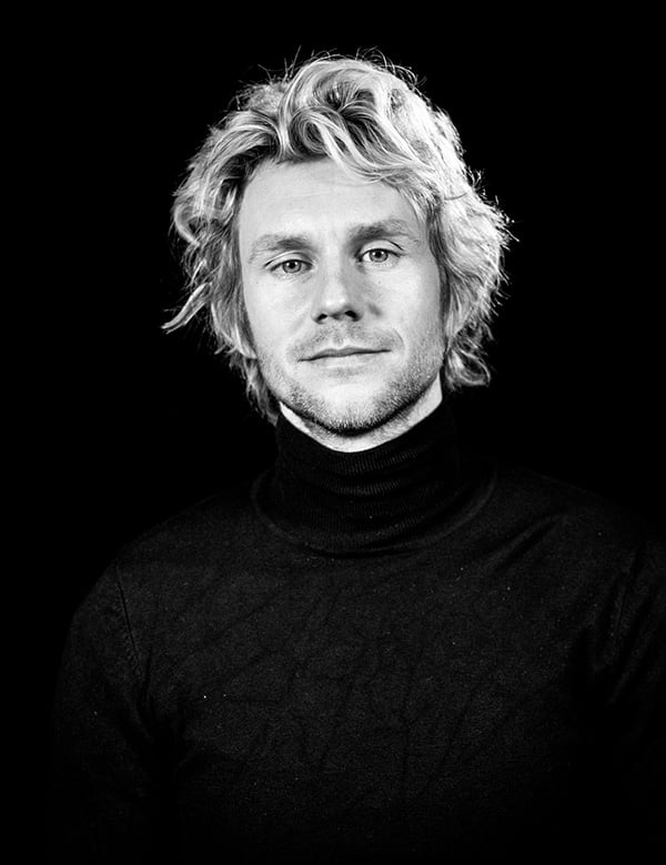 Mannelijk model met blond haar Koen