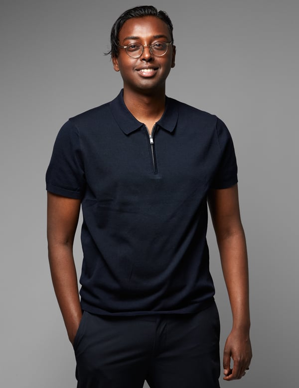Mannelijk model met bruine ogen Mohamed A.
