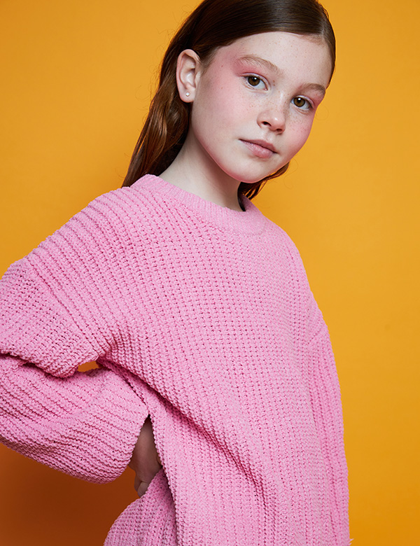 Kinderlijk model met roodbruin haar Quinthe.