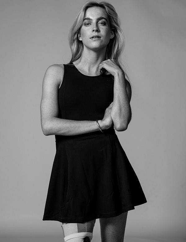 Vrouwelijk model met blond haar Rosalie