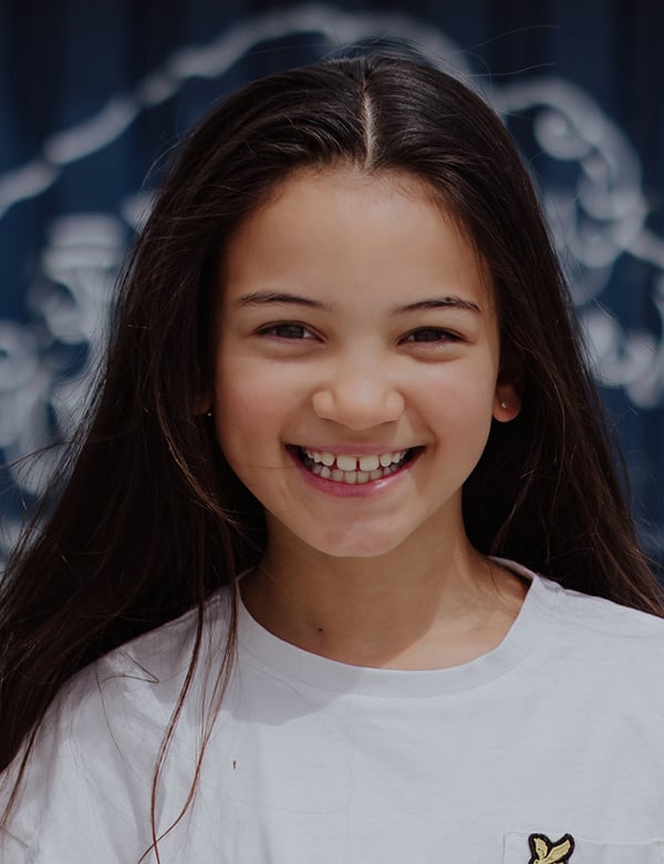 Kinderlijk model met bruin haar sophie sc.