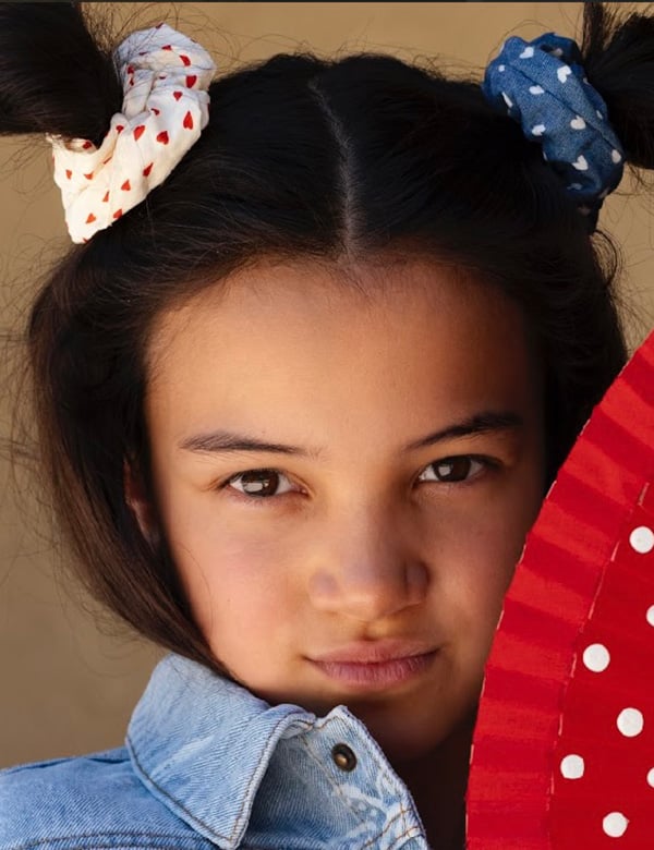 Kinderlijk model met bruin haar Sophie Sc.