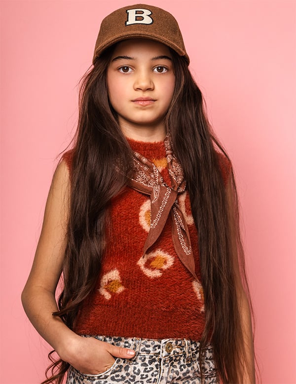 Kinderlijk model met bruin haar Sophie Sc.