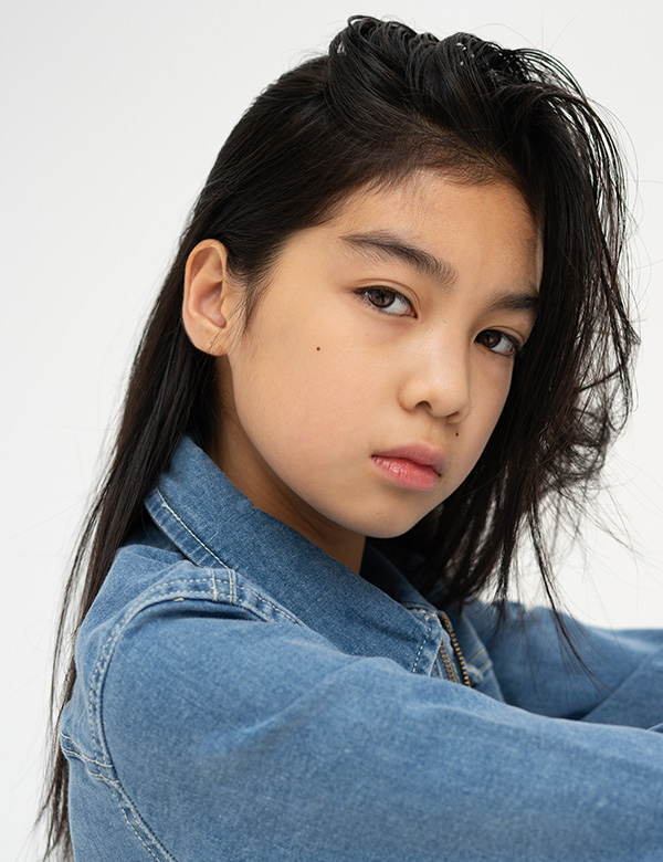 Kindermodel met Zwart lang haar Sophie W.