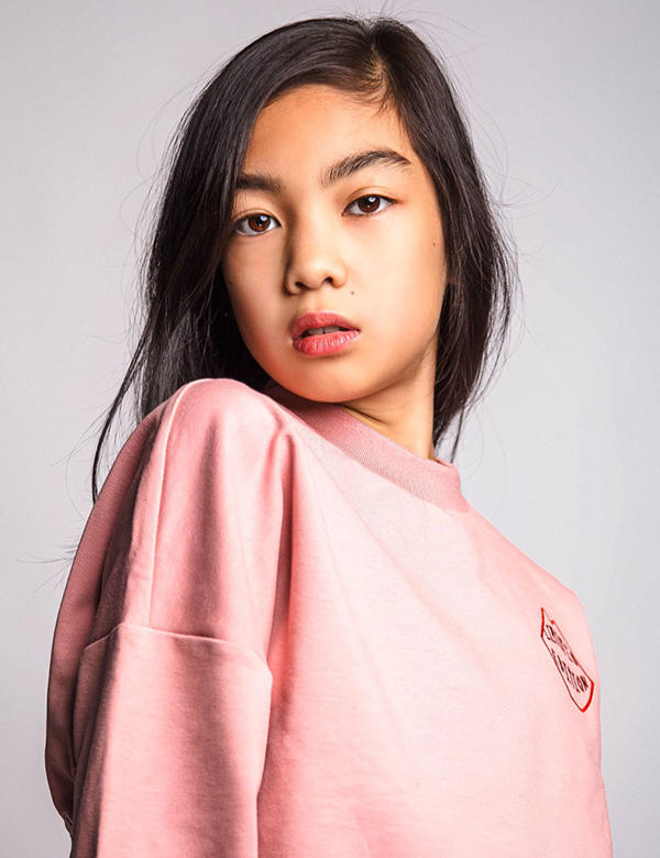 Kindermodel met Zwart lang haar Sophie W.