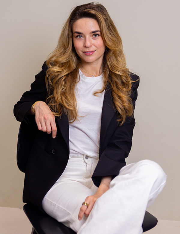 Vrouwelijk model met blond haar Tiffany