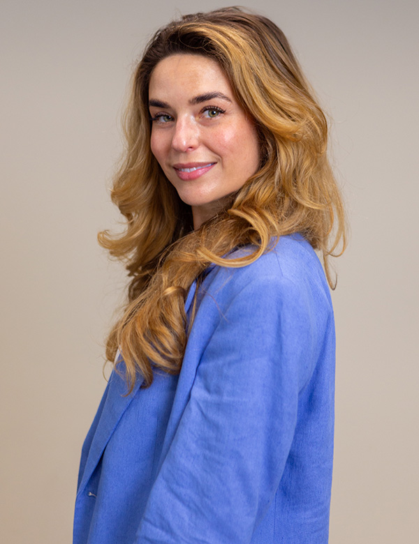 Vrouwelijk model met blond haar Tiffany