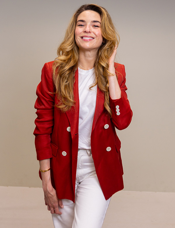 Vrouwelijk model met blond haar Tiffany